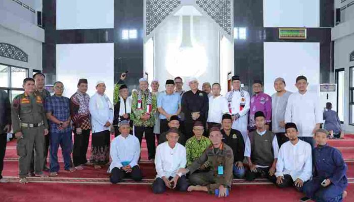 Hidayat Arsani Pilih Masjid Al-Kamal Laksanakan Salat Jumat Pertama sebagai Gubernur