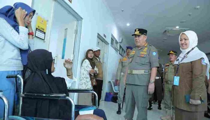 Gubernur Hidayat Arsani Kunjungi RSUD Soekarno