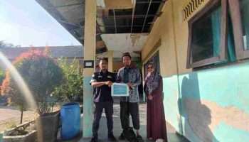 PT Timah Serahkan Bantuan untuk Madrasah Ibtidaiyah Darul Jannah Karimun
