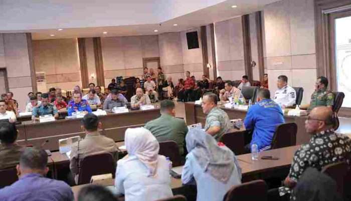 Gubernur Undang Penjabat Bupati dan Nelayan Bicarakan Alur Muara Jelitik