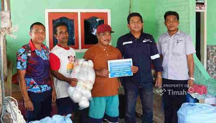 PT Timah Bantu Alat Tangkap Ikan untuk Nelayan Pesisir Batu Kodok
