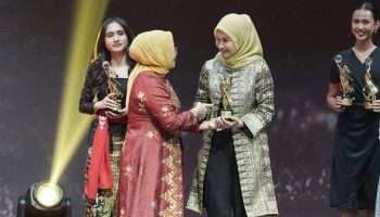 Dua Srikandi PLN Raih Penghargaan Tertinggi Women’s Inspiration Awards 2025 dari Menteri PPPA