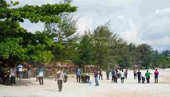 PT Timah Bersama Pokdarwis Rambak Kumpulkan Sampah Plastik di Kawasan Wisata