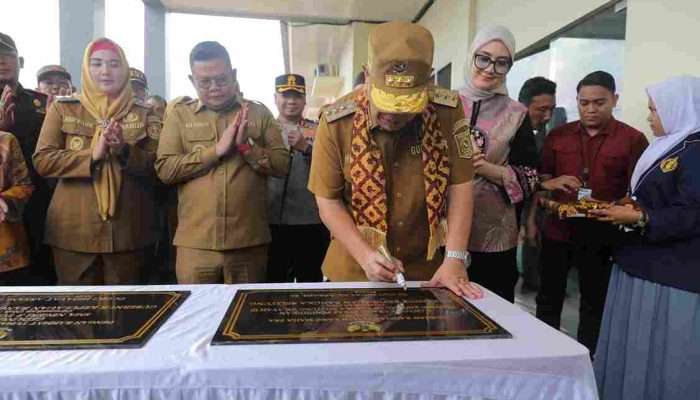 Gubernur Hidayat Arsani Resmikan Kantor Cabdin dan SMA Negeri 3 Toboali