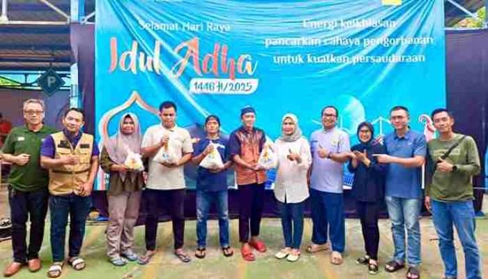 PLN Babel Bagikan Lebih dari Seribu Paket Daging Qurban dalam Momen Idul Adha 1446 H