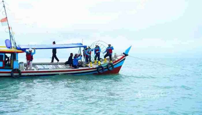 PT Timah Tenggelamkan Artificial Reef di Perairan Tanjung Kubu