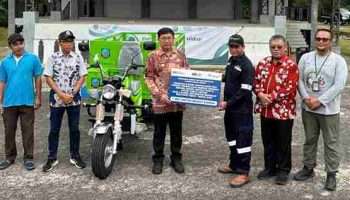 PT Timah Serahkan Bantuan untuk Komunitas Bank Sampah Nyiur Karya Lestari