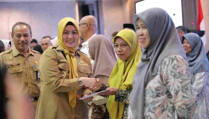 Wagub Serahkan Tali Asih kepada 52 Purnabakti ASN Lingkungan Pemprov Babel