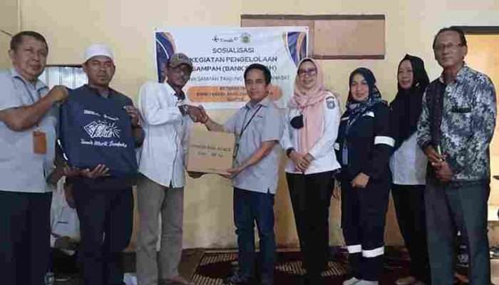 PT Timah Dukung Bank Sampah Tanjung Elok Bersahabat Mentok