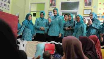 Ketua TP PKK Noni Hidayat Tinjau Penilaian Lomba HKG