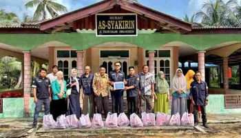 PT Timah Serahkan Paket Sembako untuk Masyarakat Teluk Dalam Desa Kundur