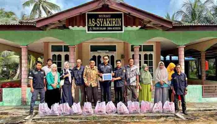 PT Timah Serahkan Paket Sembako untuk Masyarakat Teluk Dalam Desa Kundur