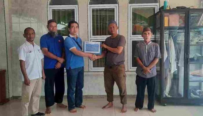 PT Timah Salurkan Bantuan untuk Perbaikan Masjid Al Muhajirin di Kawasan Nelayan 1 Sungailiat 