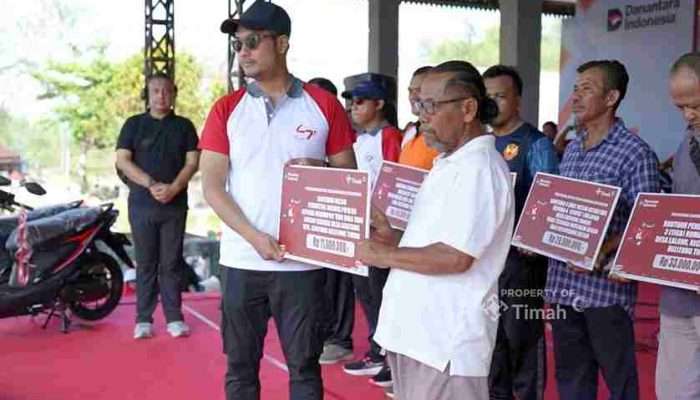Dukung Sektor Pertanian di Belitung Timur, PT Timah Serahkan Bantuan untuk  Kelompok Tani Bina Tani