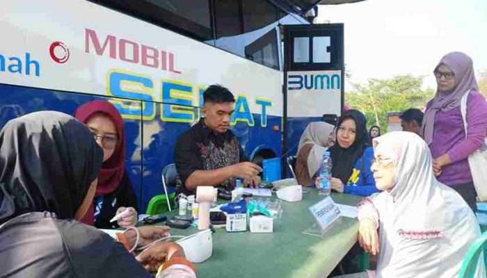 Mobil Sehat PT Timah Layani Warga Tanjung Pakdan dan Teluk Rubiah