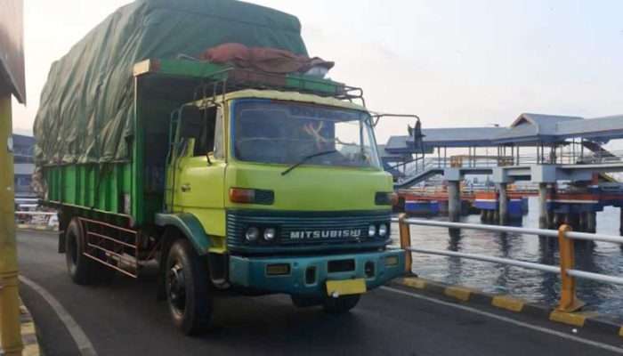 Lagi, Lima Truk Bermuatan Pasir Timah Tinggalkan Belitung Menuju Sadai