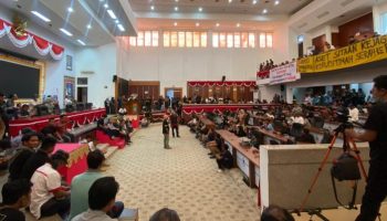 Ratusan Warga dan Nelayan se-Pulau Bangka Gelar Aksi Damai di DPRD Babel