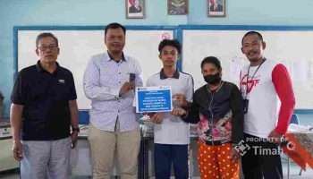 PT Timah Tbk Berikan Beasiswa Pendidikan untuk Pelajar SMA di Pangkalpinang