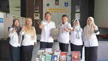 Sekretariat DPRD Babel Hibahkan Ratusan Buku ke Perpustakaan Daerah