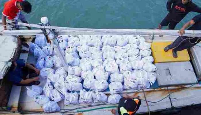 PT Timah Tbk Ringankan Beban Warga Penutuk Pasca Bencana Banjir Rob