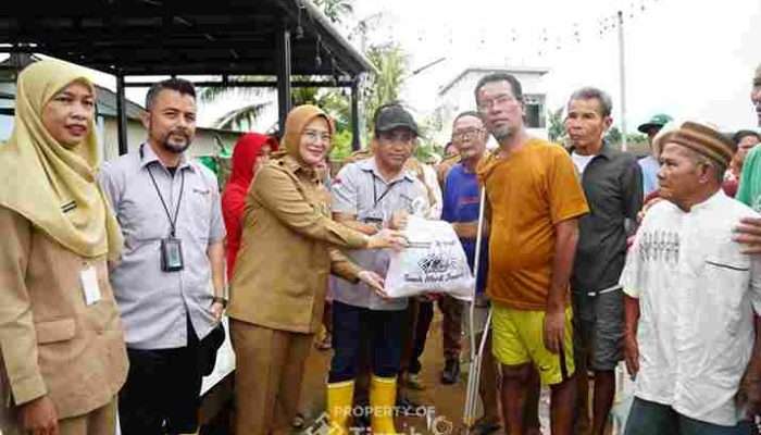 PT Timah Tbk Bantu Korban Banjir Rob di Kota Pangkalpinang