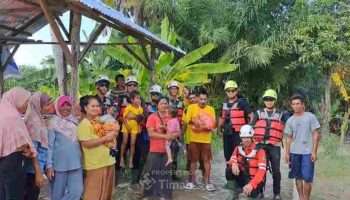 PT Timah Tbk Berikan Pelayanan Kesehatan dan Bantuan Pangan bagi Korban Banjir