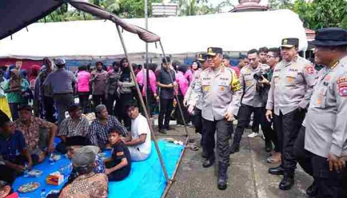 Wakapolri Kunjungi Korban Bencana di Sumbar