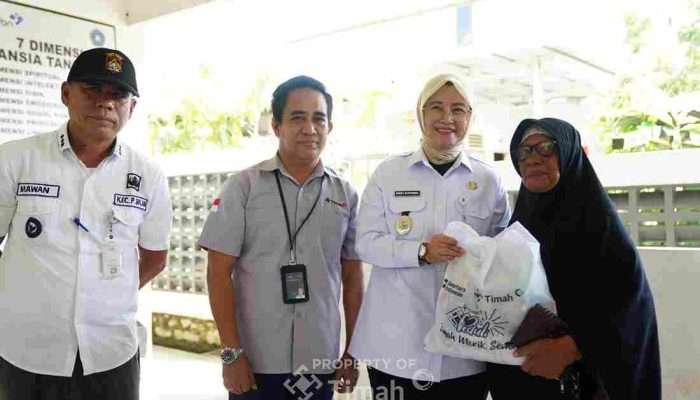 PT Timah Tbk Kembali Salurkan Bantuan untuk Warga Terdampak Banjir Rob di Pangkalpinang