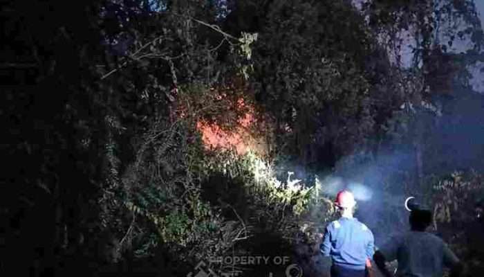 PT Timah Tbk Bergerak Cepat Bantu Warga Padamkan Kebakaran Lahan