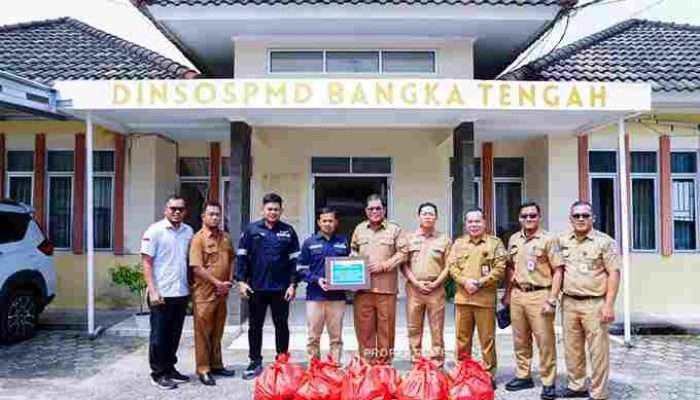 PT Timah Tbk Serahkan Ratusan Paket Sembako untuk Warga Terdampak Banjir di Kabupaten Bangka Tengah
