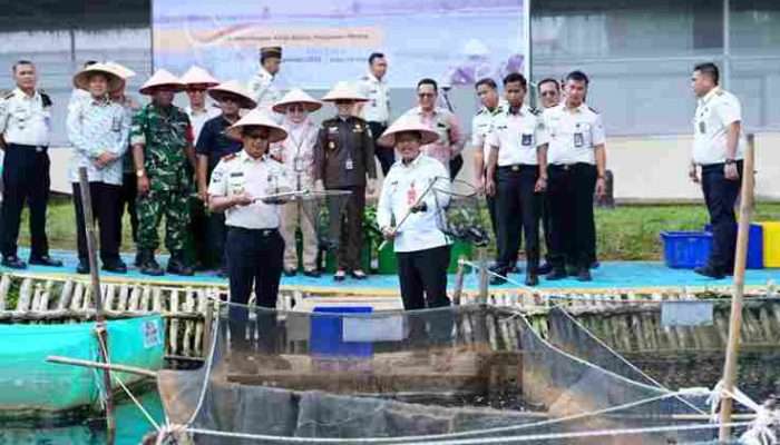 Pemkab Banyuasin Bersama Lapas Kelas IIA Banyuasin Panen Ikan dan Sayur Pakcoy