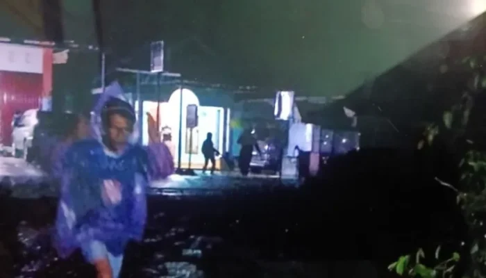 Banjir Bandang Kembali Landa Agam, Rumah dan Mobil Hanyut