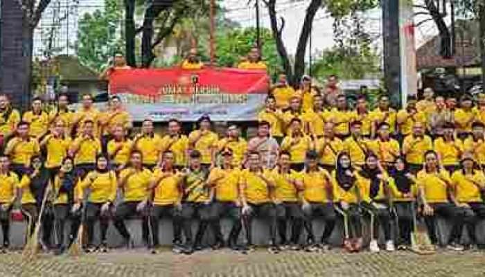 Polresta Pangkalpinang Kerahkan Ratusan Personil Gelar Aksi Jumat Bersih