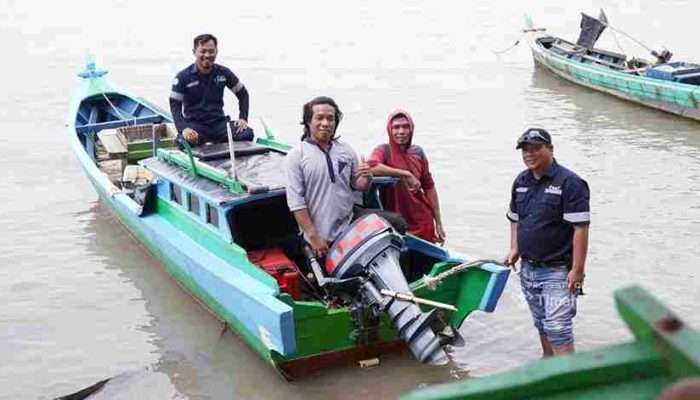 PT Timah Bantu Alat Tangkap dan Perbaikan Perahu Belasan Kelompok Nelayan