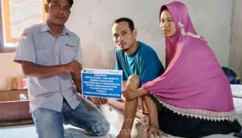 PT TIMAH Tbk Salurkan Bantuan Biaya Pengobatan untuk Warga Bangka Selatan