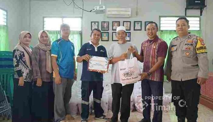 Bantu Penuhi Kebutuhan Pangan Warga, PT TIMAH Bagikan 600 Paket Sembako di Bangka Barat