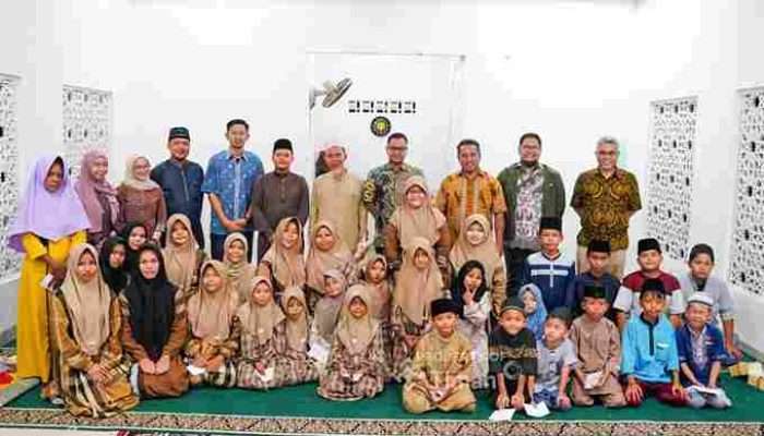 PT TIMAH dan Anak-Anak Panti Asuhan Al Khoiriyah Berbagi Kebersamaan Saat Buka Puasa