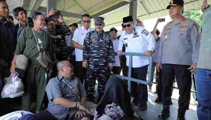 Gubernur Babel Hidayat Arsani Tinjau Arus Mudik di Pelabuhan Tanjung Kalian