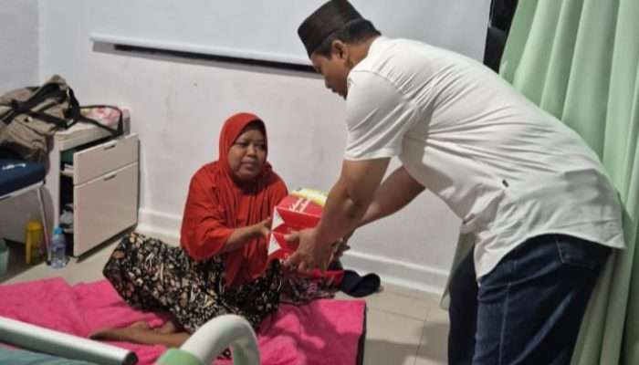 ASN Babel Peduli Bagikan Makan Sahur untuk Keluarga Pasien di RSUD Soekarno, RSUD DH dan RS Primaya