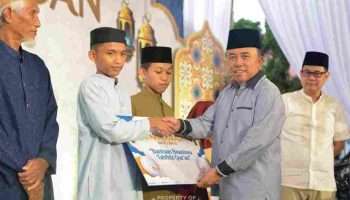 PT TIMAH Serahkan Bantuan Pendidikan untuk Santri Tahfiz di Toboali