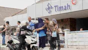 Ramadan Berbagi, PT TIMAH Berikan Bantuan Paket Sembako Hingga Bagi-bagi Takjil di Sungailiat