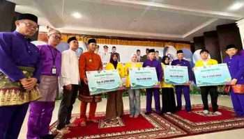 Empat Mahasiswa Institut Pahlawan 12 Terima Beasiswa Bank Sumsel Babel Syariah