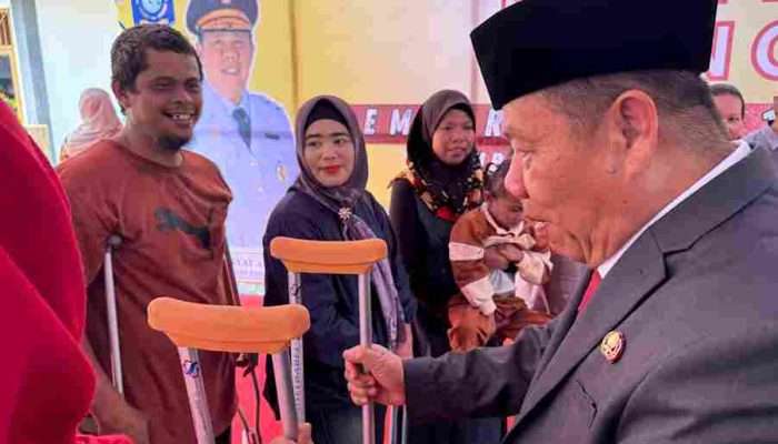 Gubernur Babel Salurkan Bansos, Wujud Nyata Kepedulian Hidayat Arsani Memimpin Babel
