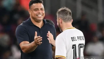 Ronaldo Nazario Terharu dengan Sambutan Pengemar Sepakbola Indonesia
