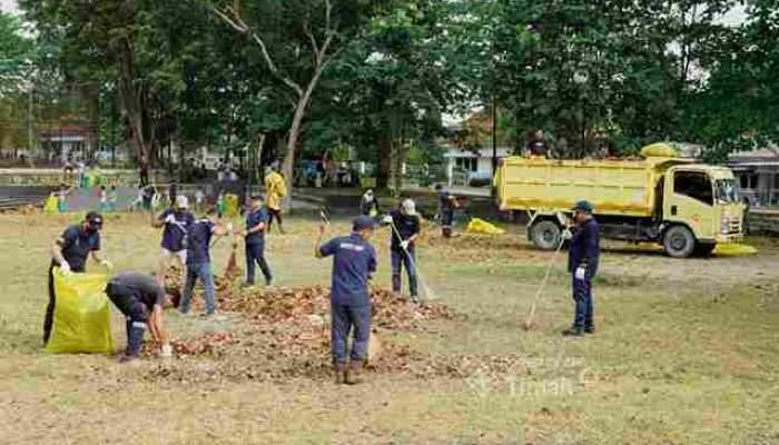 PT TIMAH dan Stakeholder Gotong Royong Bersama di Taman Sari, Mendukung Gerakan Indonesia ASRI