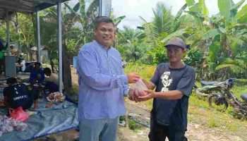 PT Timah dan PWI Bangka Tengah Salurkan Daging Kurban hingga Perbatasan Desa