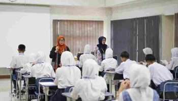 Menemani Anak Ikut Seleksi, Orangtua Menaruh Harapan pada Kelas Penerima Beasiswa PT TIMAH