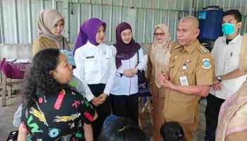 Ketua PKK Pangkalpinang Monitoring Pelayanan Kesehatan di Posyandu Mentari Kelurahan Ketapang