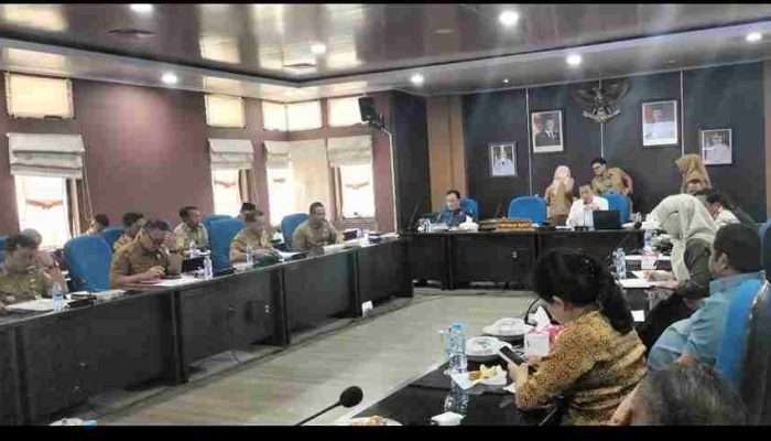 Tiga Wakil Ketua DPRD Pimpin Rapat Pembahasan Pergeseran Anggaran Mendahului Perubahan