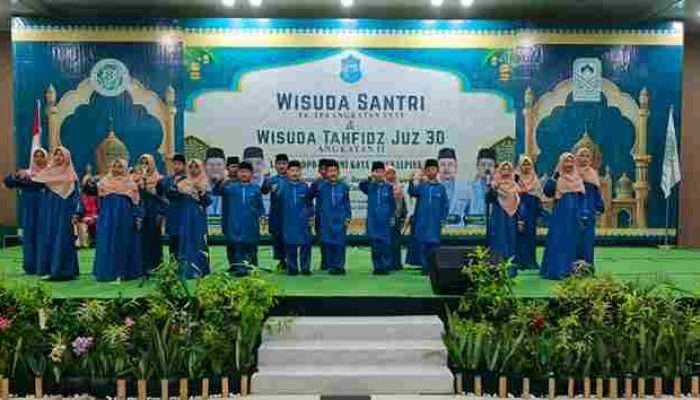 Prosesi Wisuda 2.189 Santri BKPRMI Berlangsung Meriah
